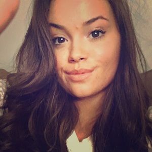 Meet your Posher, Courtney